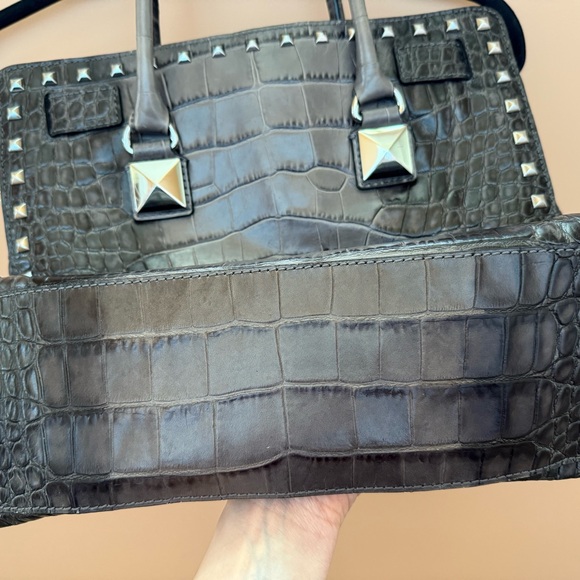 Michael Kors Vintage Croc Embossed Hilton Tote - Picture 3 of 16